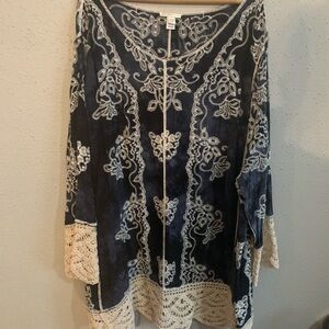 Cato 26/28 navy blue and cream blouse